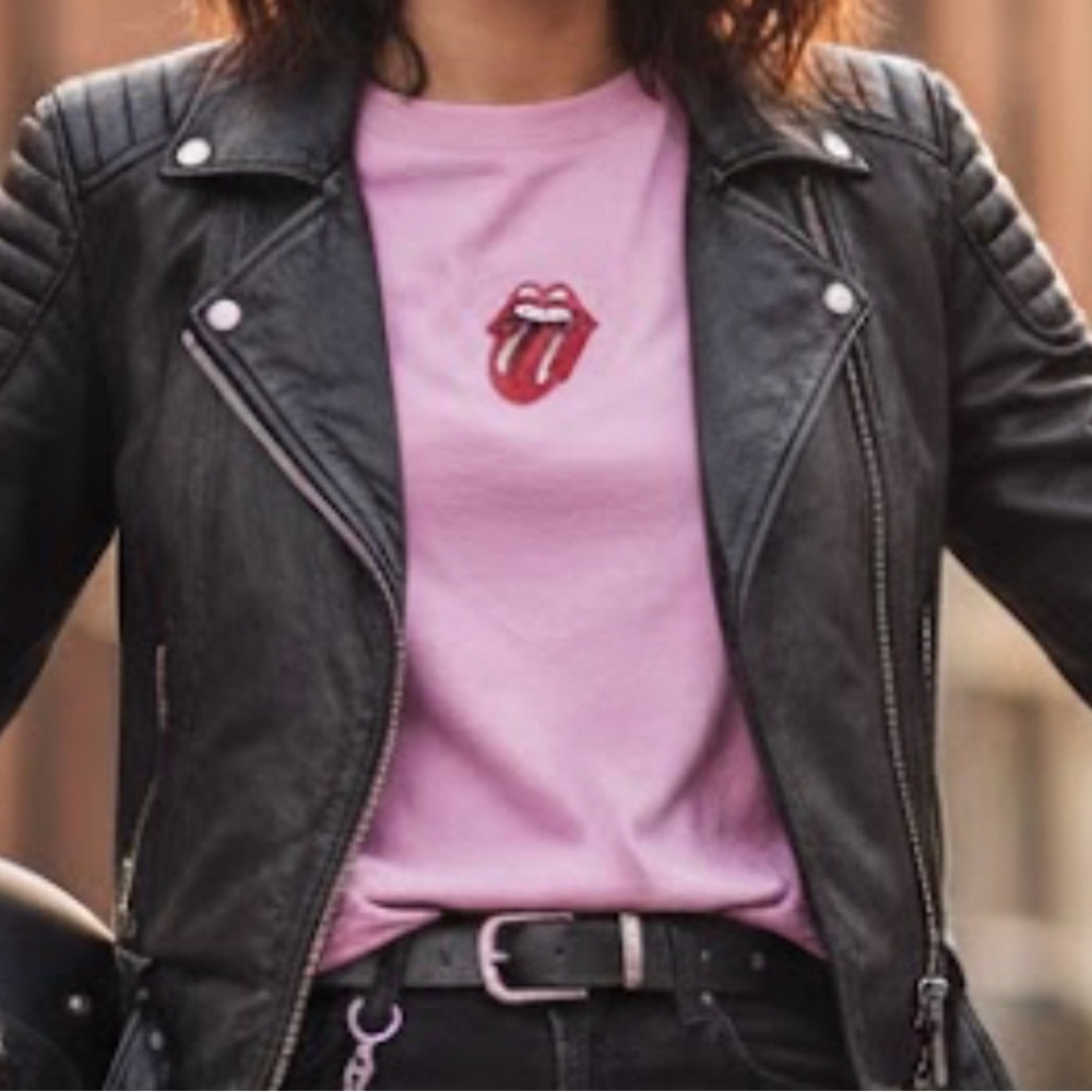 TOP of THE ROLLING STONE  Pink Graphic SHIRT